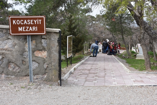 ‘Koca Seyit’in mezarı, ziyaretçi akınına uğradı